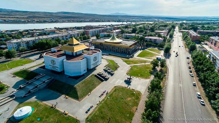 Вид г. Кызыла сверху Вид г. Кызыла сверху